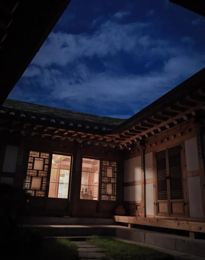 Cheong Yeon Jae Hanok Hotel Seoul 2*,